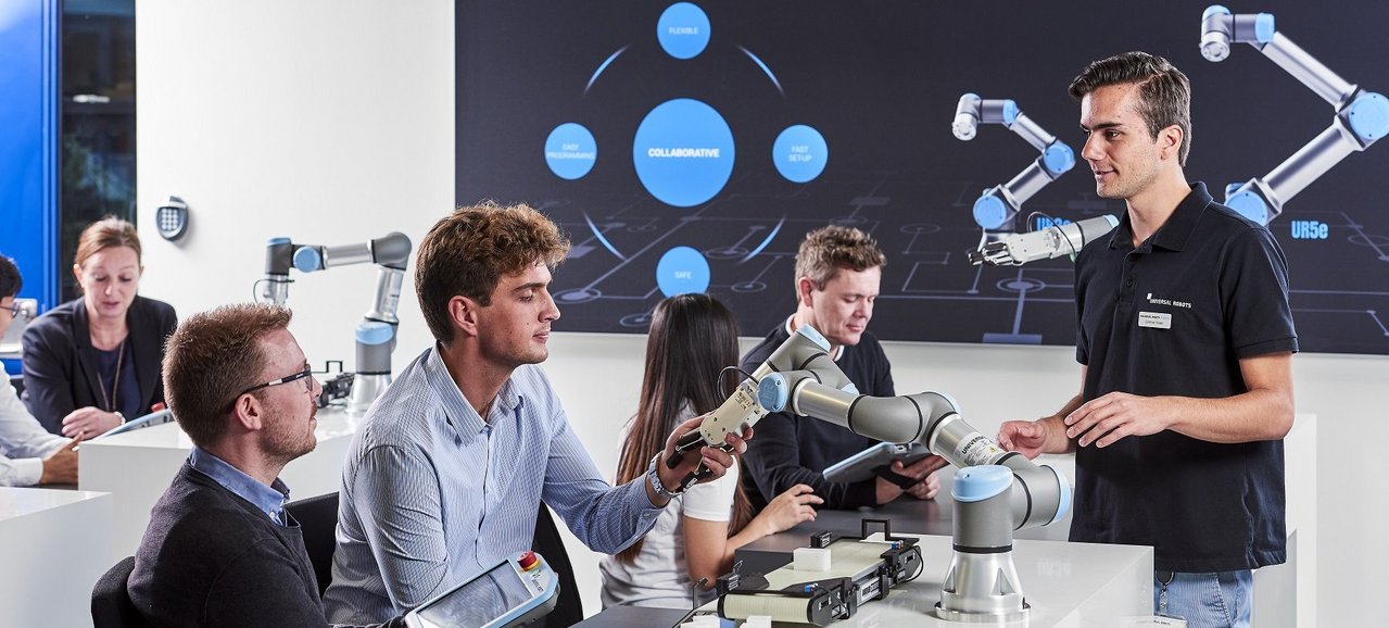 3-Tages Grundlagenschulung für Universal Robots mit praktischer Übungen in moderner Schulungsumgebung
